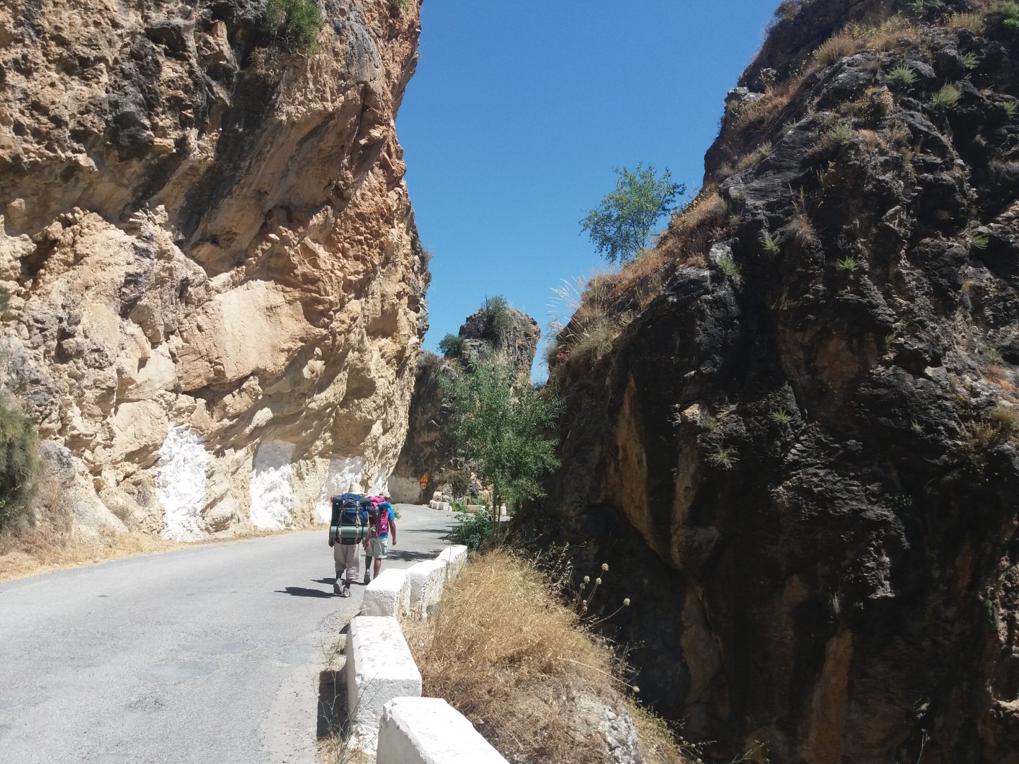 وجه مشاؤو جمعية الرحالة لهواة المشي بطنجة إلى مدينة غرناطة
