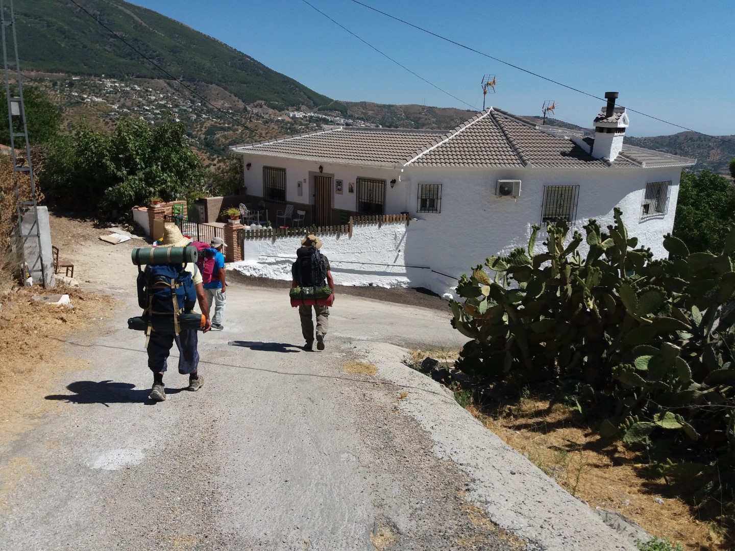 وجه مشاؤو جمعية الرحالة لهواة المشي بطنجة إلى مدينة غرناطة