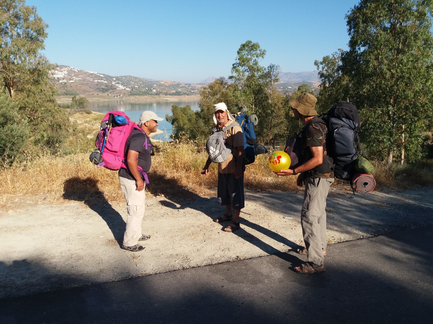 وجه مشاؤو جمعية الرحالة لهواة المشي بطنجة إلى مدينة غرناطة