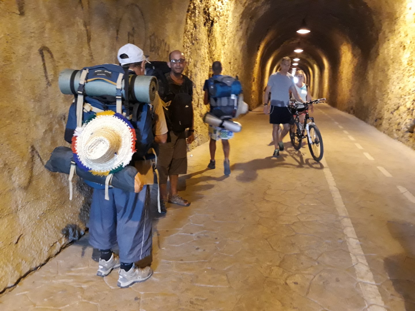 وجه مشاؤو جمعية الرحالة لهواة المشي بطنجة إلى مدينة غرناطة