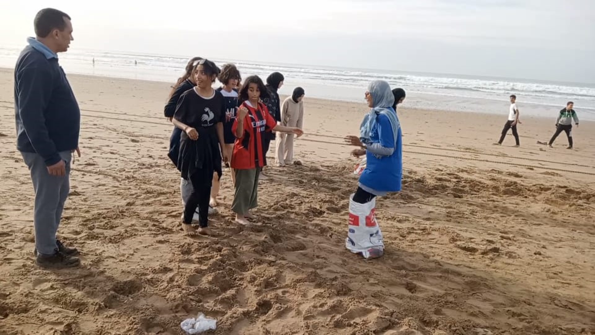 خرجة تلاميذ مدرسة الجامعي